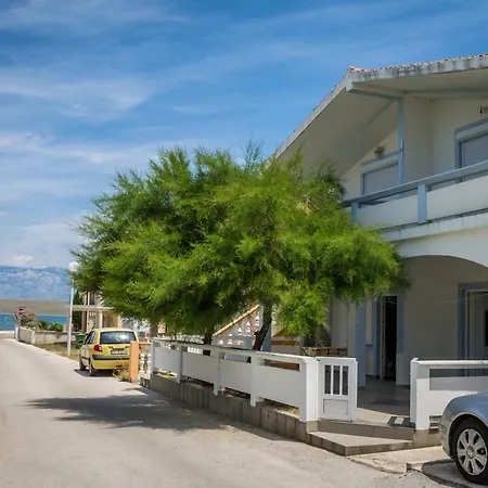 Fisa Guest house Vir